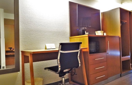 Northeast Raleigh Hotel | Comfortable Quality Inn & Suites Raleigh North for Families