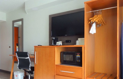 Northeast Raleigh Hotel | Comfortable Quality Inn & Suites Raleigh North for Families