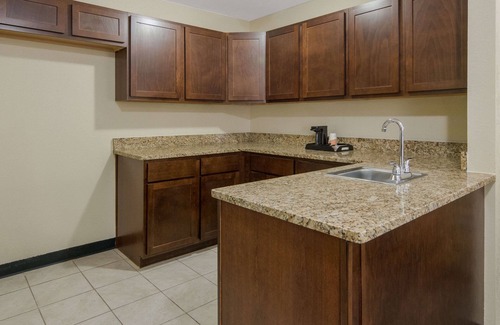 Roanoke Hotel | Discover Quality Inn & Suites Roanoke - Fort Worth North