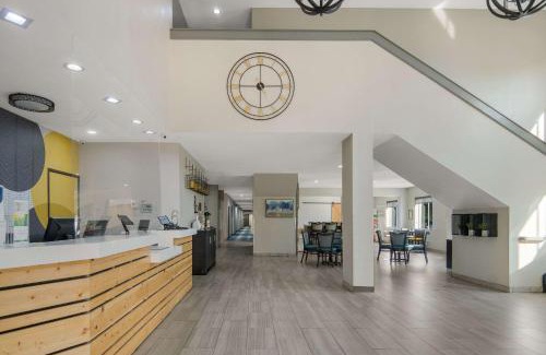 Roanoke Hotel | Budget-Friendly Quality Inn & Suites Roanoke with Family Amenities