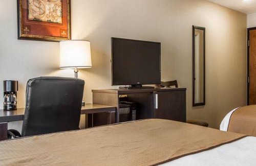 South Portland Hotel | Cozy Quality Inn & Suites with Pet-Friendly Amenities
