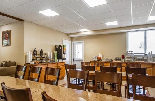 South Portland Hotel | Cozy Quality Inn & Suites with Pet-Friendly Amenities