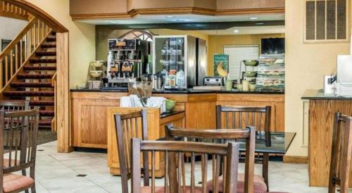 Shelbyville Hotel | Quality Inn & Suites Shelbyville I-74