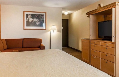 Shelbyville Hotel | Pet-Friendly Quality Inn & Suites Shelbyville - Rated 8/10