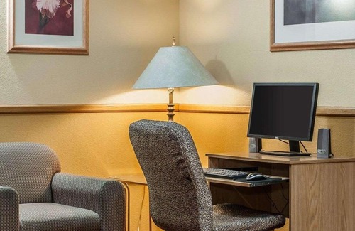 Shelbyville Hotel | Pet-Friendly Quality Inn & Suites Shelbyville - Rated 8/10