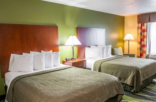 South Bend Hotel | Comfortable Quality Inn & Suites Near South Bend Airport