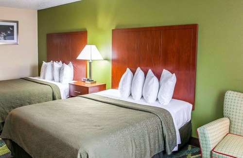 South Bend Hotel | Comfortable Quality Inn & Suites Near South Bend Airport