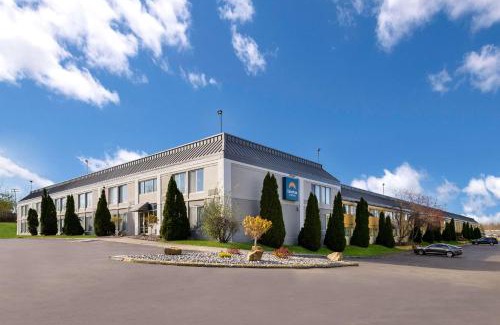 Lindbergh Lawns Hotel | Pet-Friendly Quality Inn & Suites at Syracuse Fairgrounds