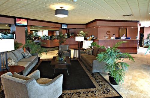 Lindbergh Lawns Hotel | Pet-Friendly Quality Inn & Suites at Syracuse Fairgrounds