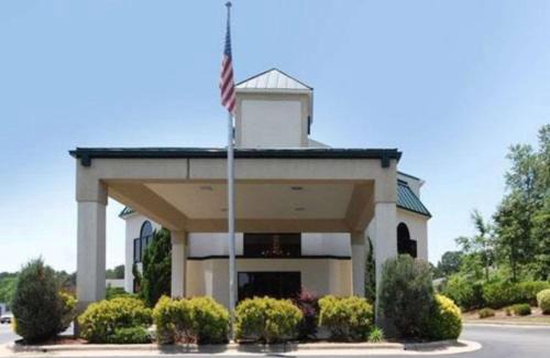Tarboro Hotel | Convenient Quality Inn & Suites Tarboro with Pool & Hot Tub