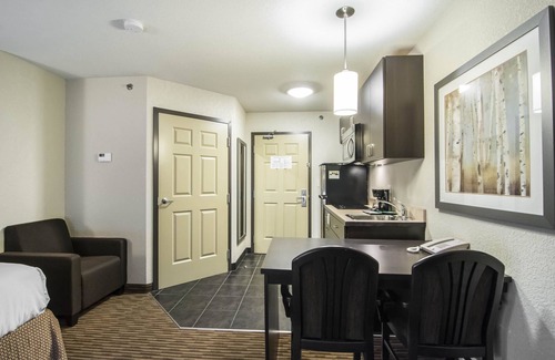 Thompson Hotel | Exceptional Quality Inn & Suites Thompson with Breakfast