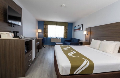 Tulare Hotel | Quality Inn & Suites: Family-Friendly with Pool & Spa