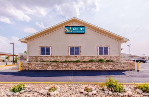 Laramie Hotel | Ideal Quality Inn & Suites University with Oceanfront Pool