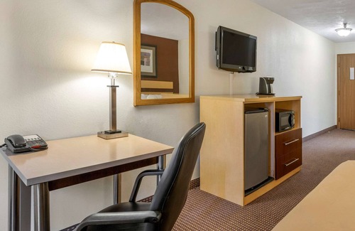 Obetz Hotel | Cozy Quality Inn & Suites with Kitchen and Breakfast Options