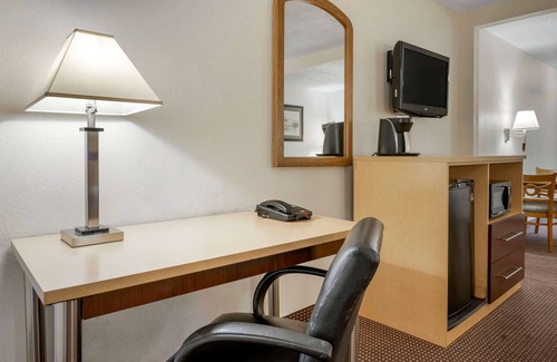 Obetz Hotel | Cozy Quality Inn & Suites with Kitchen and Breakfast Options