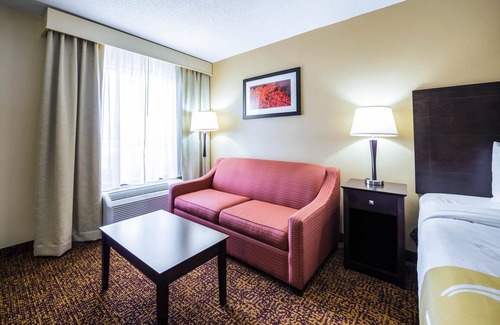 Dillon Hotel | Quality Inn & Suites: Family-Friendly with Pool and Dining