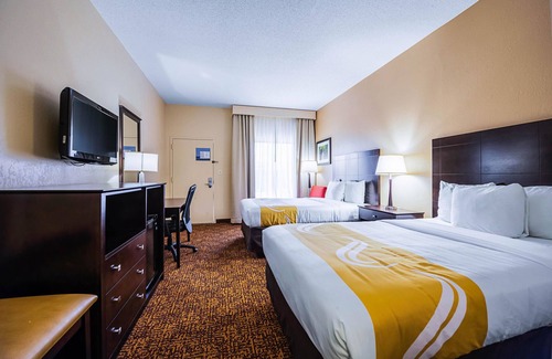 Dillon Hotel | Quality Inn & Suites: Family-Friendly with Pool and Dining