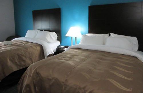 Edgefield Hotel | Budget-Friendly Quality Inn & Suites with Pool and Dining