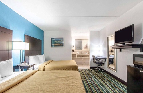 Jasper Hotel | Guest Rated Quality Inn & Suites with Spa and Breakfast