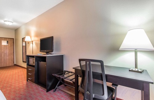 La Vergne Hotel | Discover Quality Inn & Suites: Family-Friendly Getaway
