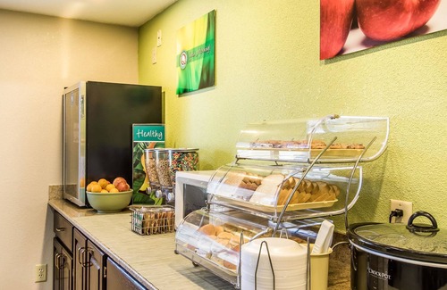 La Vergne Hotel | Discover Quality Inn & Suites: Family-Friendly Getaway