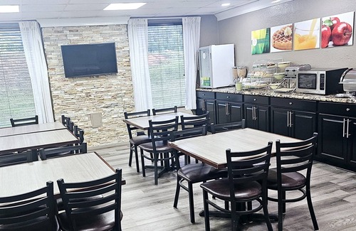 Lexington Hotel | Discover Quality Inn & Suites: Family-Friendly Amenities Await