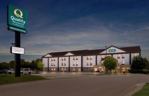Manhattan Hotel | Pet-Friendly Quality Inn & Suites with Complimentary Breakfast