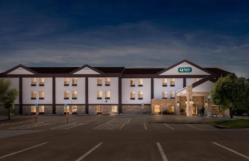 Manhattan Hotel | Pet-Friendly Quality Inn & Suites with Complimentary Breakfast