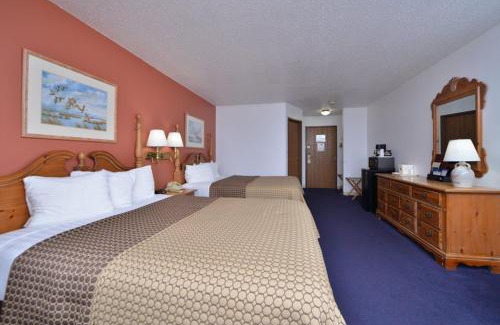 Prairie Du Chien Hotel | Relax at Quality Inn & Suites with Oceanfront Amenities