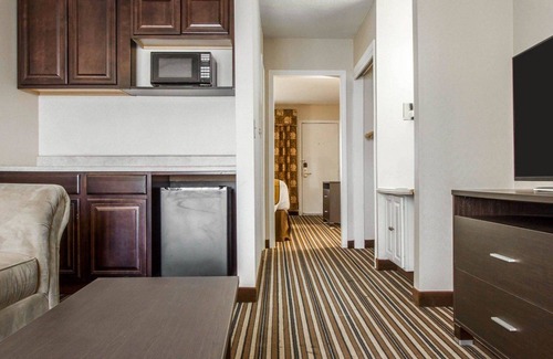South Portland Hotel | Comfortable Quality Inn & Suites with Spa & Breakfast Options