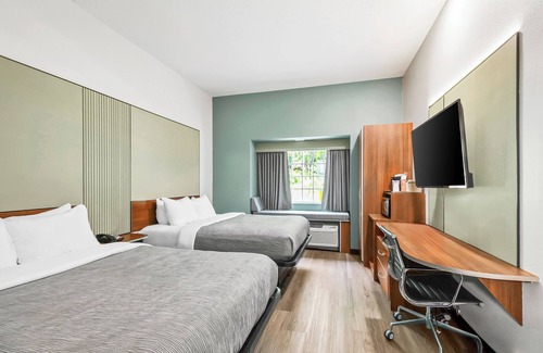 Meadowlands Hotel | Comfortable Quality Inn & Suites with Family-Friendly Amenities