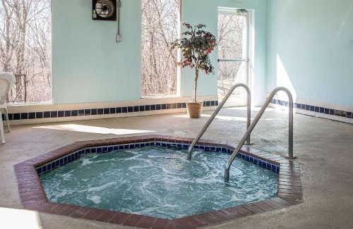 West Bend Hotel | Budget-Friendly Quality Inn & Suites with Pool and Hot Tub