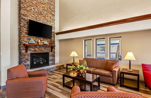 Eagle Hotel | Discover Quality Inn & Suites Vail Valley with Spa & Pool
