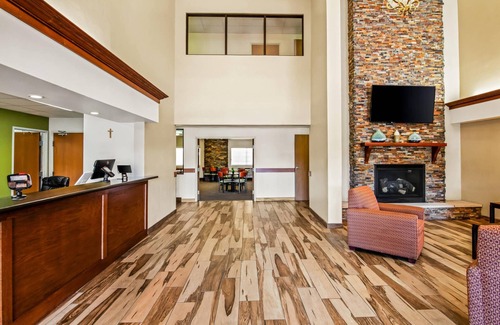 Eagle Hotel | Discover Quality Inn & Suites Vail Valley with Spa & Pool