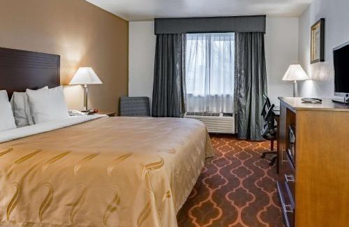 Pleasant Valley Hotel | Pet-Friendly Quality Inn & Suites with Pool in Vancouver