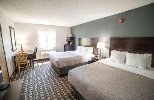 Watertown Hotel | Pet-Friendly Quality Inn & Suites with Pool and Breakfast