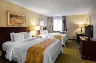 Summersville Hotel | Pet-Friendly Quality Inn with Pool and Family Amenities