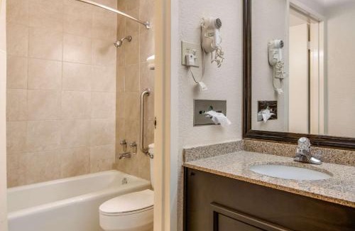Suwanee Hotel | Pet-Friendly Getaway at Quality Inn Suwanee I-85