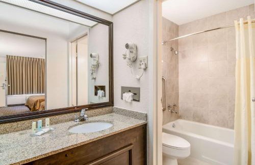Suwanee Hotel | Pet-Friendly Getaway at Quality Inn Suwanee I-85