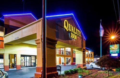 Roanoke Hotel | Welcoming Quality Inn Tanglewood: Pet Friendly & Eco Options