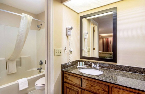 Thomaston Hotel | Comfortable Quality Inn Thomaston with Family-Friendly Amenities