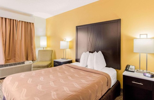 Trussville Hotel | Stay at Quality Inn Trussville – Pet Friendly & Pool Access