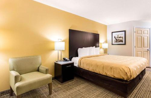 Trussville Hotel | Stay at Quality Inn Trussville – Pet Friendly & Pool Access