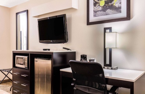 Trussville Hotel | Inviting Quality Inn Trussville with Pool & Family Amenities