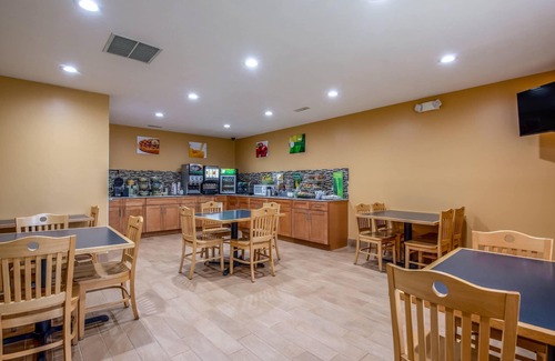Tully Hotel | Discover Quality Inn Tully I-81: Family-Friendly Comfort