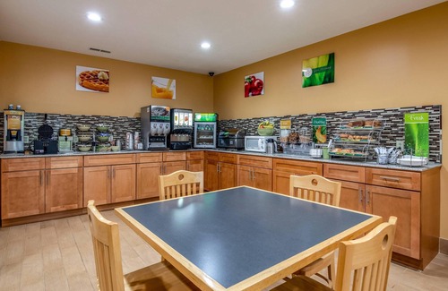 Tully Hotel | Discover Quality Inn Tully I-81: Family-Friendly Comfort