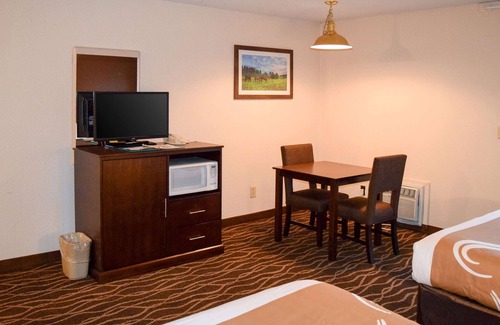 Umatilla Hotel | Discover Quality Inn Umatilla - Hermiston with Pool & Spa