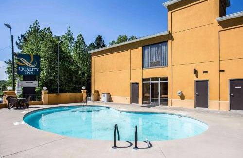 Union Hotel | Guest Rated 10/10 at Quality Inn Union - Pet Friendly Stays