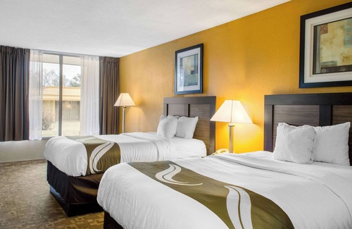 Troy Hotel | Convenient Quality Inn Near University with Pool & Dining