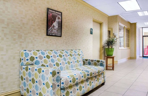 Troy Hotel | Convenient Quality Inn Near University with Pool & Dining